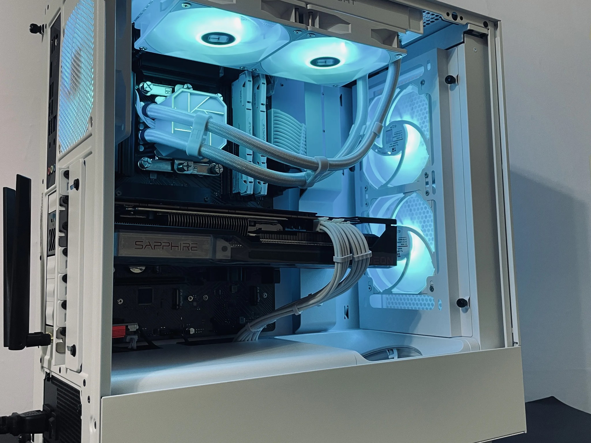❄️Liquid Cooled 4K/1440p White Gaming PC - RX 6800 XT 16GB ● i5 12600KF ● 32GB RAM ● 1TB NVMe SSD