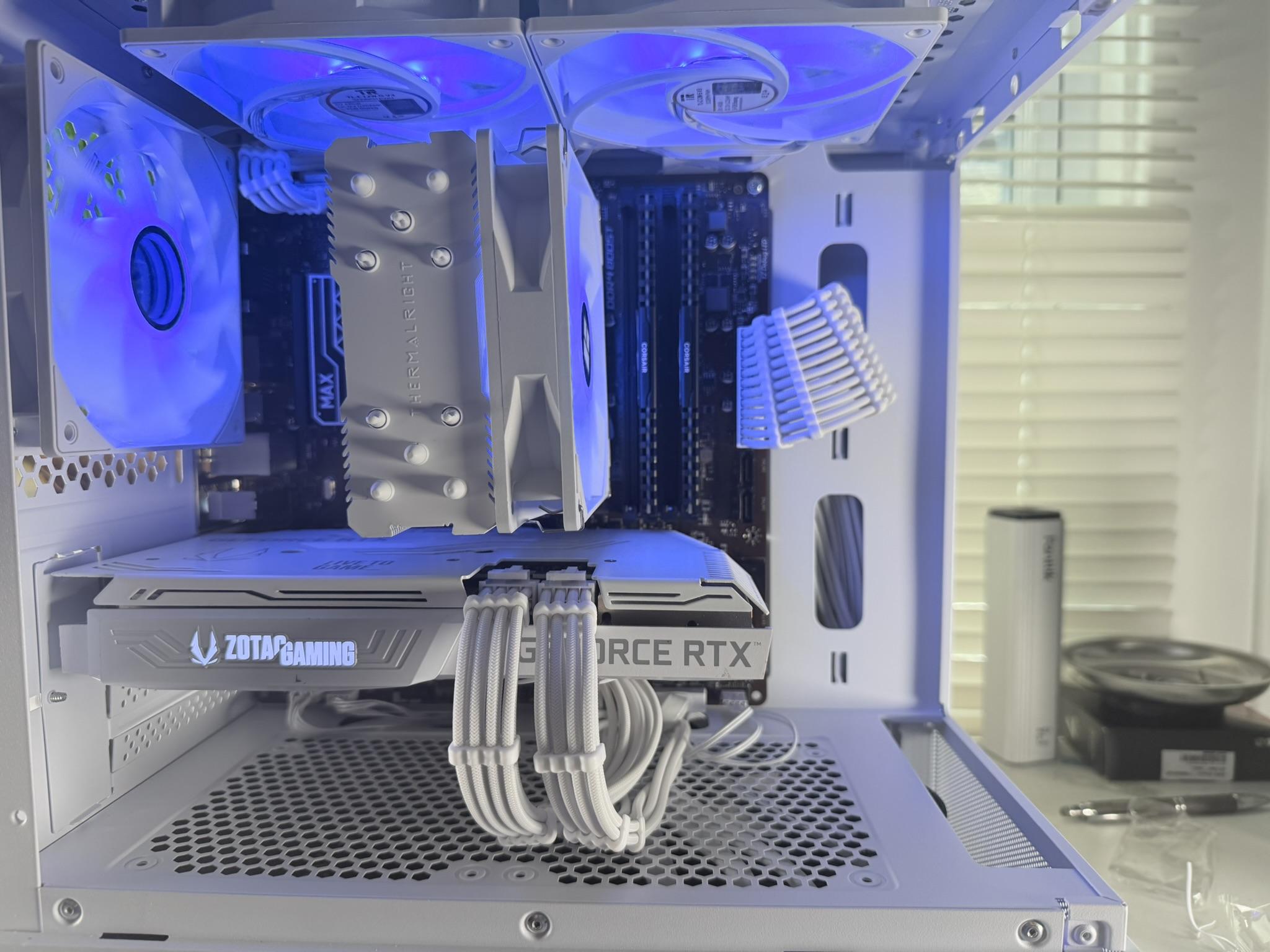 White RTX 3070|5 3600|16gb RAM