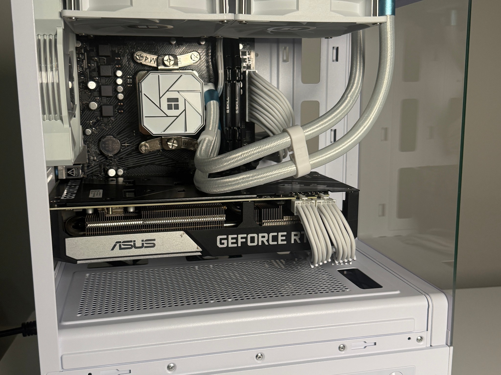 Rtx 3060 12gb |Intel i3 12100| 32gb Ram| 1080p Gaming PC Budget Banger All White