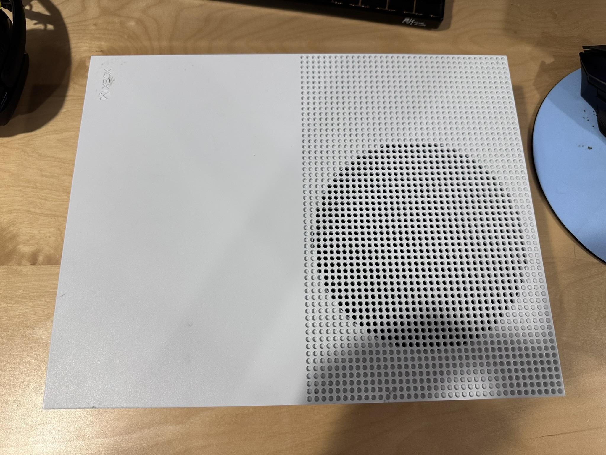 Xbox 1S all digtial 1TB [no controller]