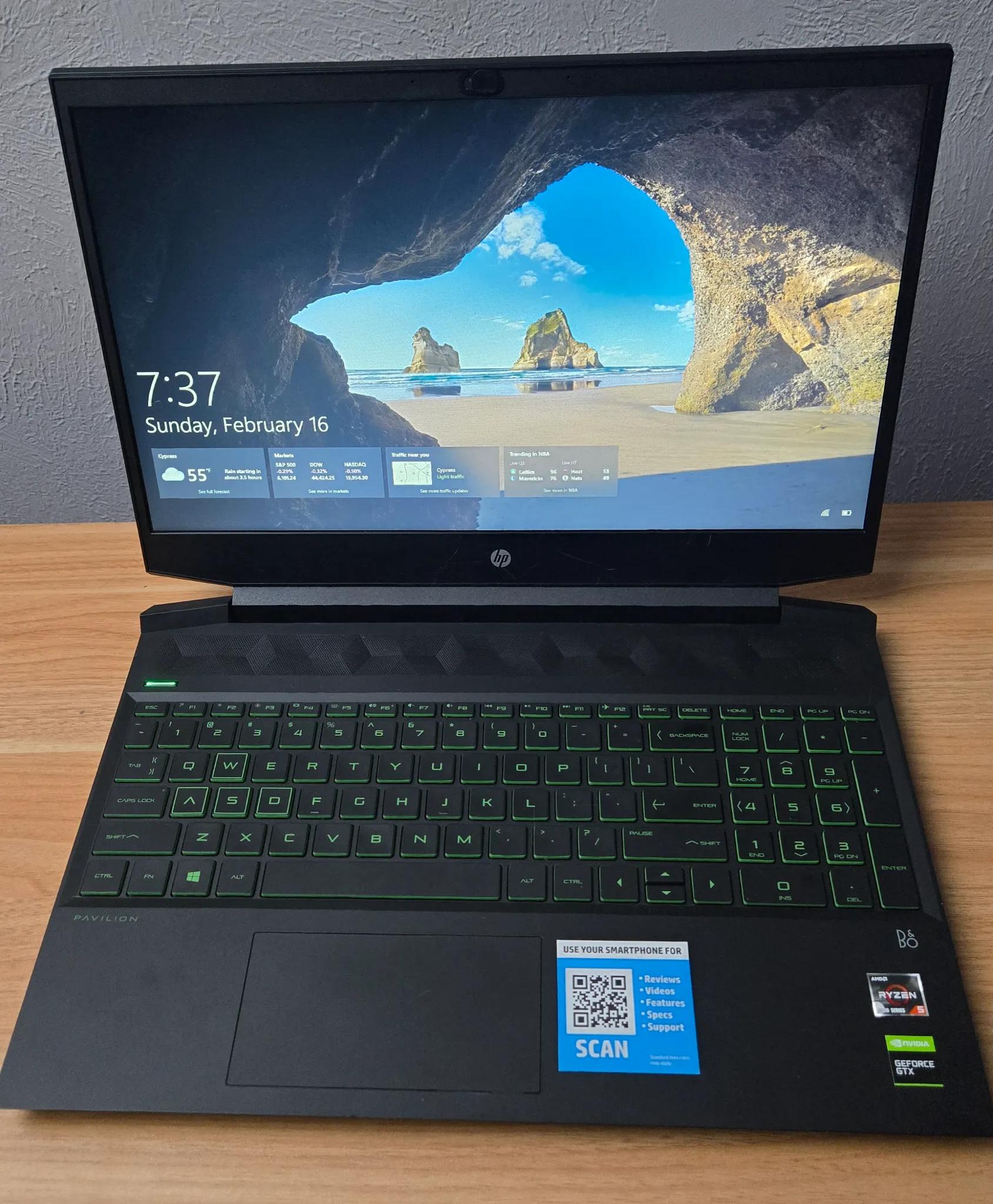 HP Gaming Laptop 15.6" - GTX 1650 + Ryzen 5 4600H