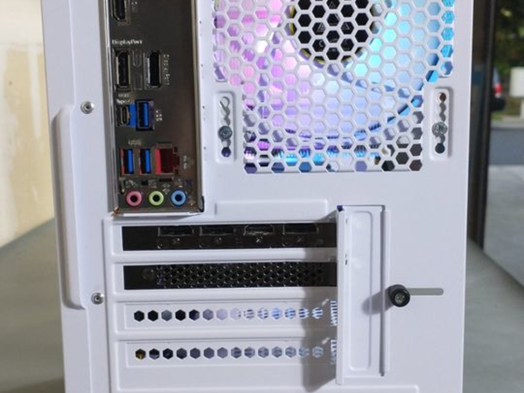 White Mid Range PC Build | Intel i3-12100F | RX 6600 | 16GB DDR4 RAM