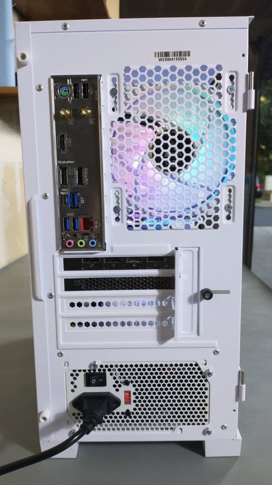 White Mid Range PC Build | Intel i3-12100F | RX 6600 | 16GB DDR4 RAM