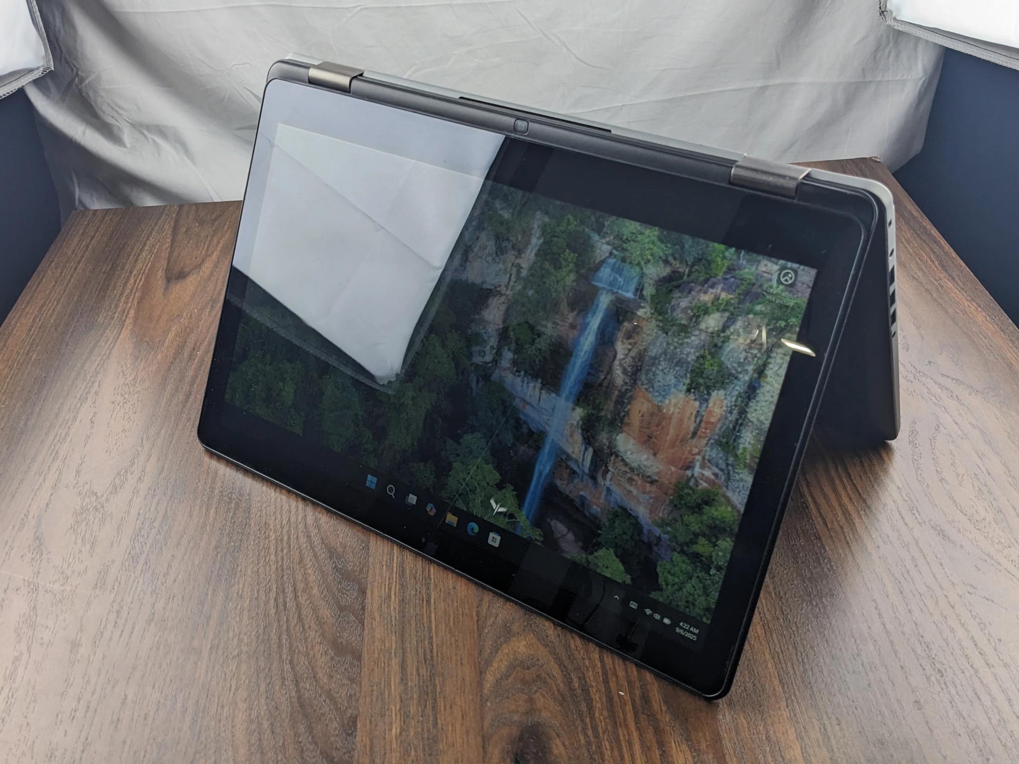 15.6" Dell Insperion 7558 2 in 1, i7-5500u, 8GB Ram, 240GB SSD