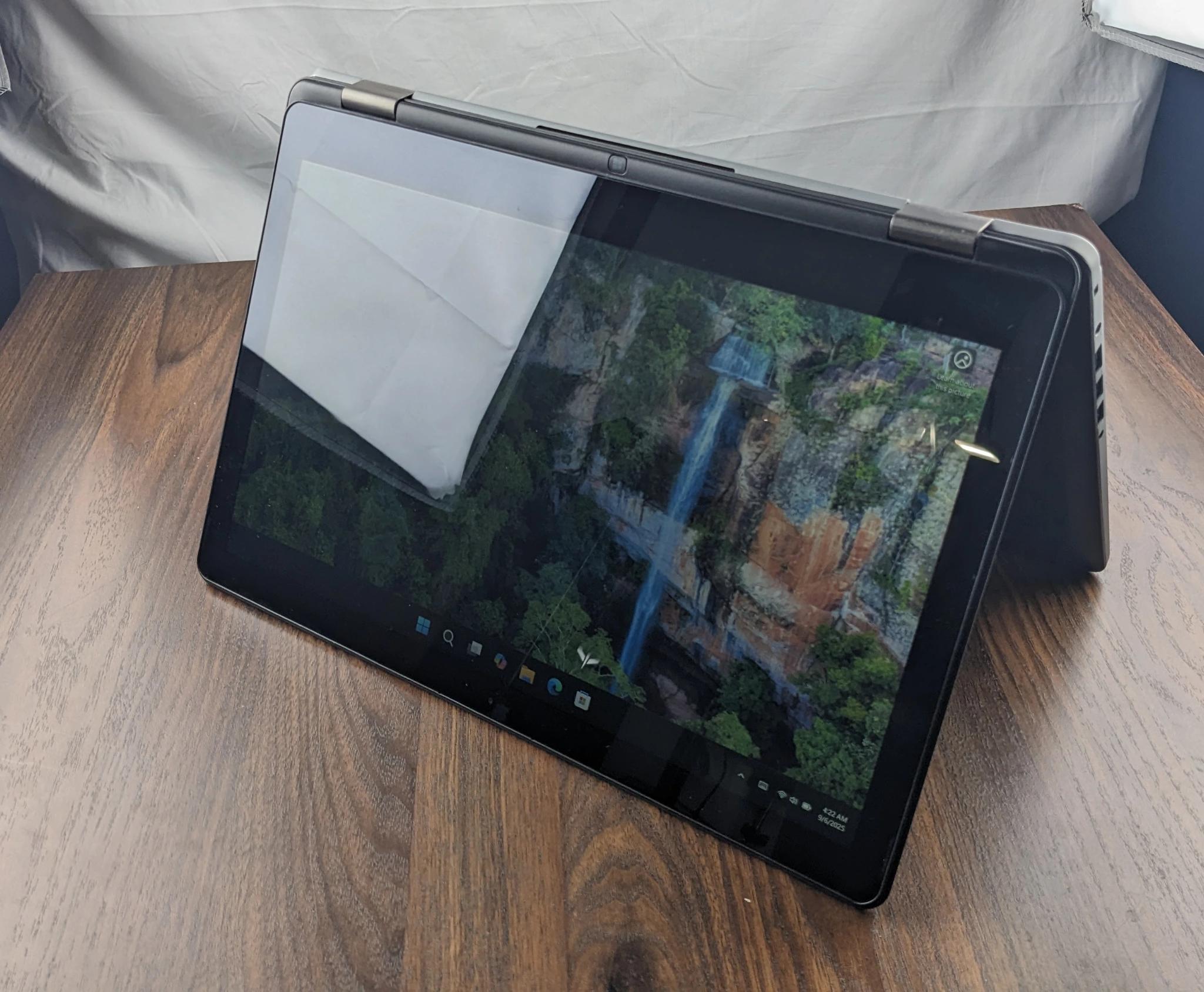 15.6" Dell Insperion 7558 2 in 1, i7-5500u, 8GB Ram, 240GB SSD