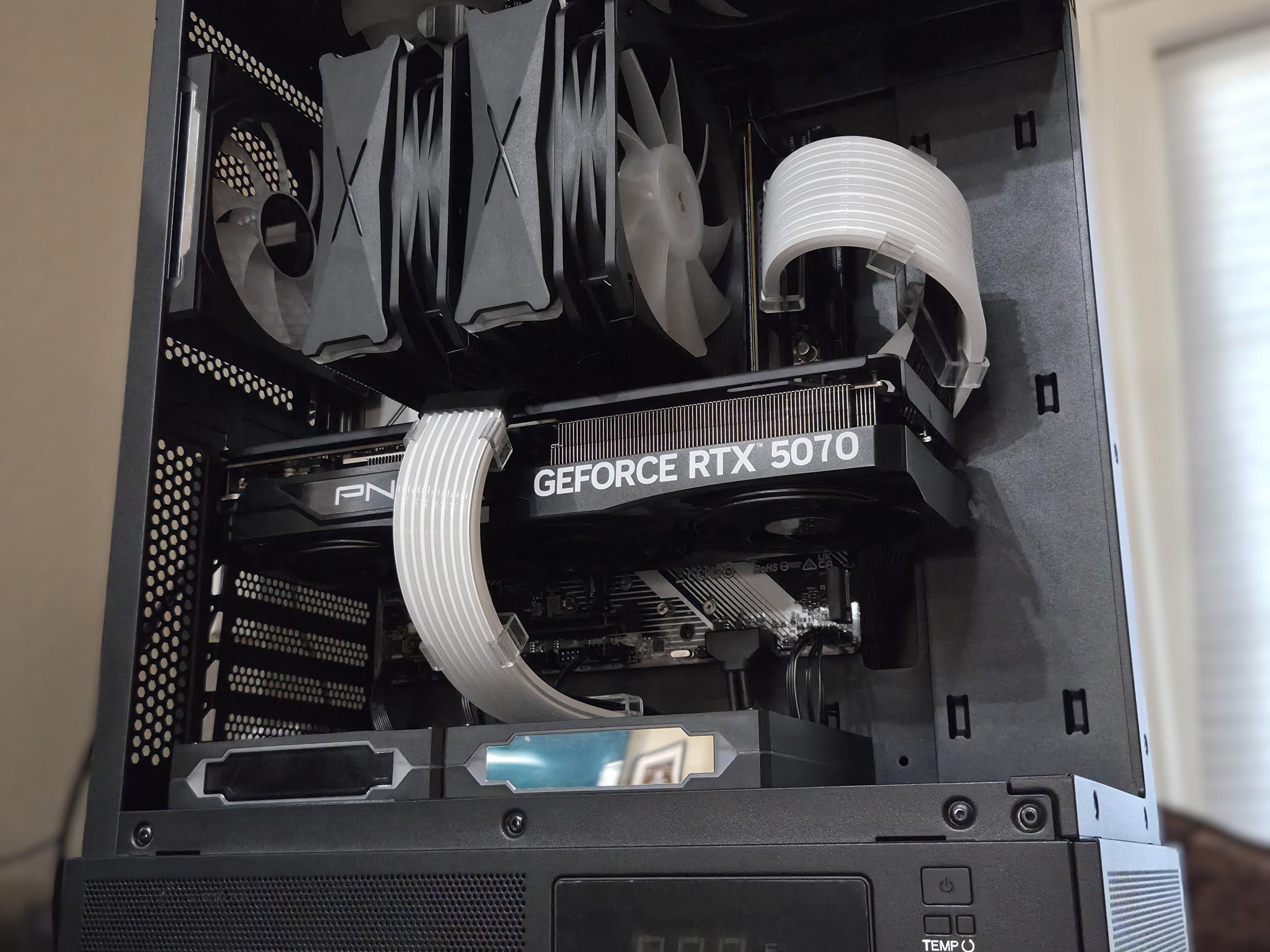 Super!💥 7700|5070|DDR5-32GB|2TB|Temp Display