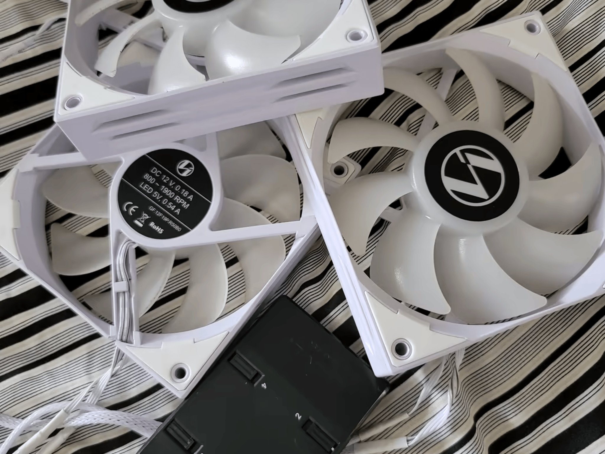 LIAN LI ST120 (White) (120mm) 