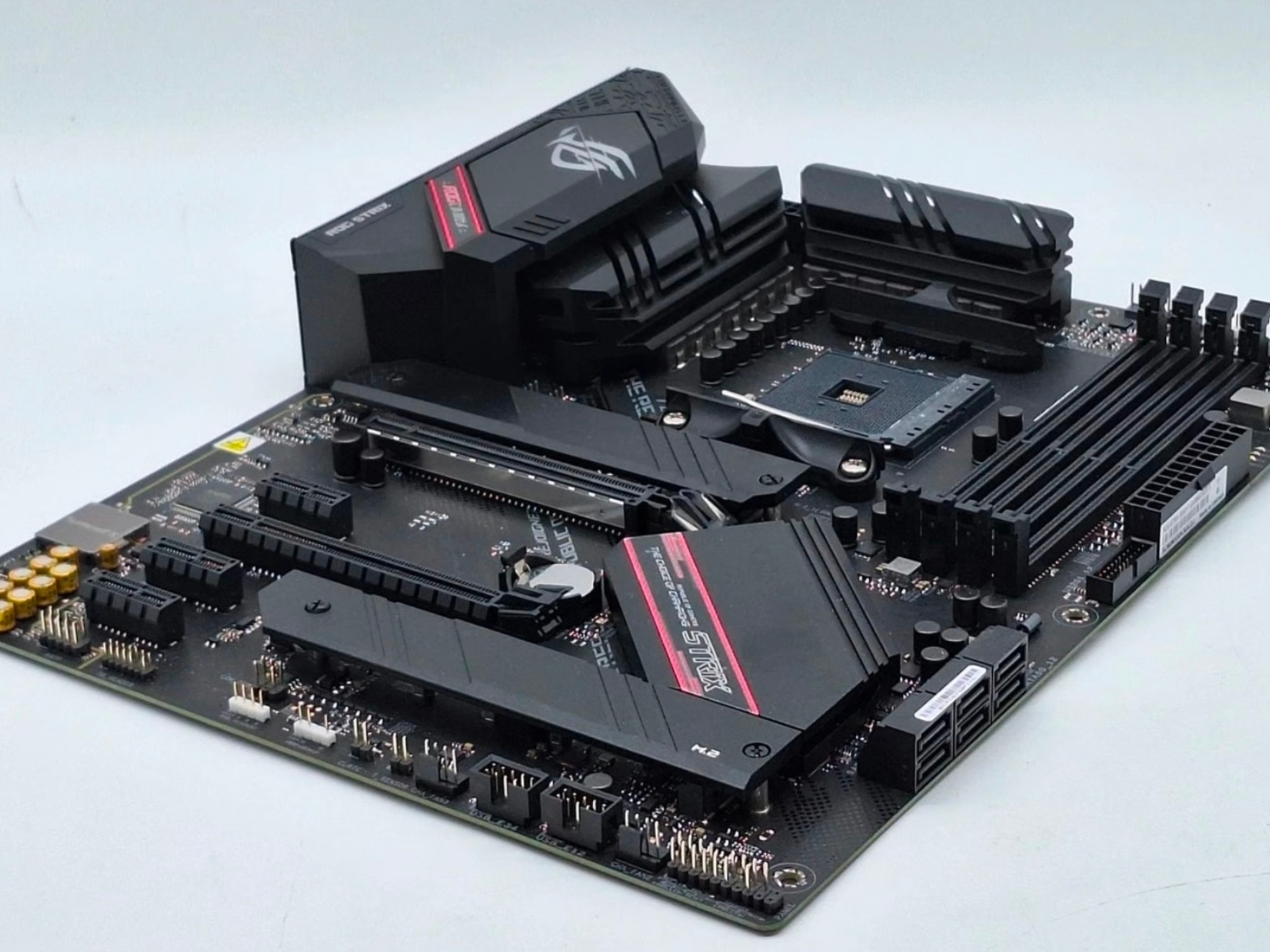 ROG Strix B550-F Gaming WiFi II + Ryzen 3950X + 16GB Aorus RGB + 500GB NMVE  210 views  8 saves