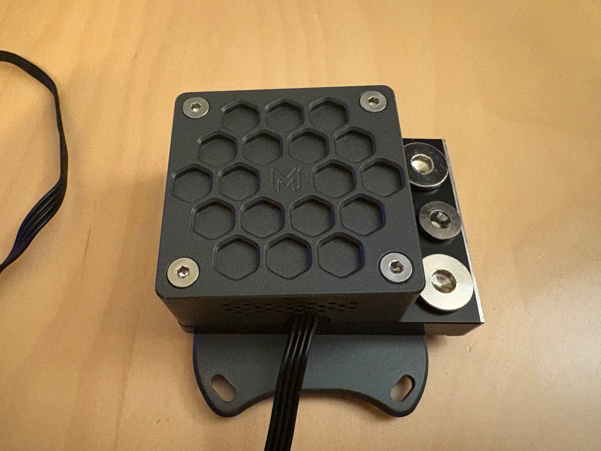 Modultra LOBO acetal pump block w/ emitter heatsink and EK DDC 4.1 for AM5