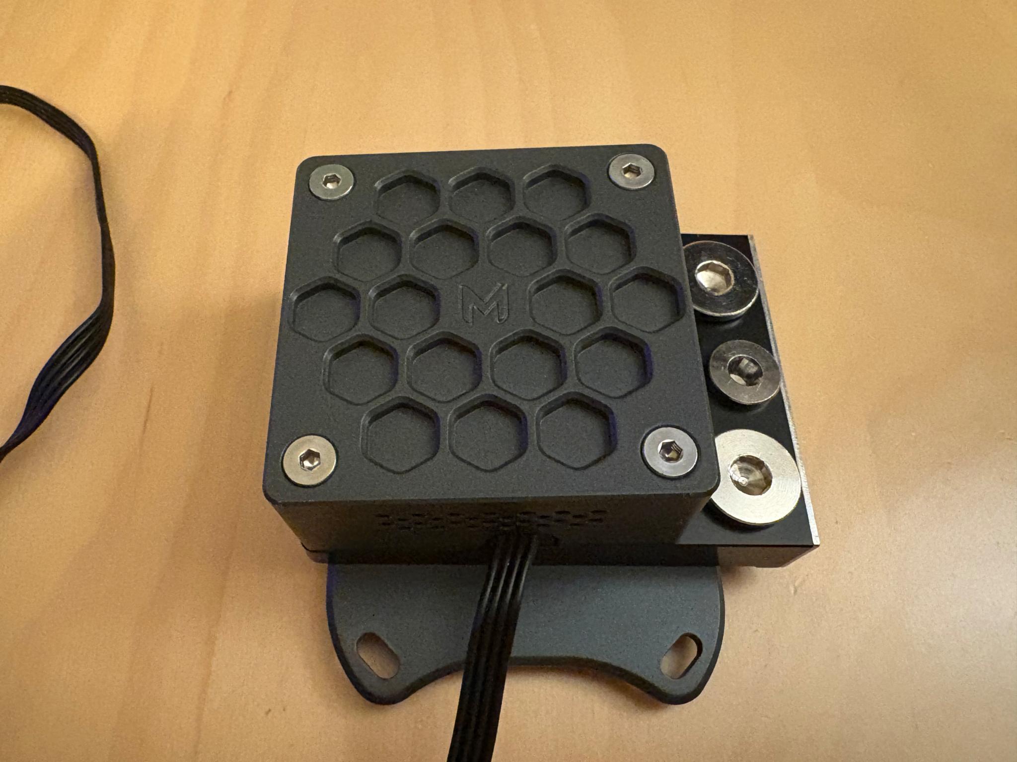 Modultra LOBO acetal pump block w/ emitter heatsink and EK DDC 4.1 for AM5