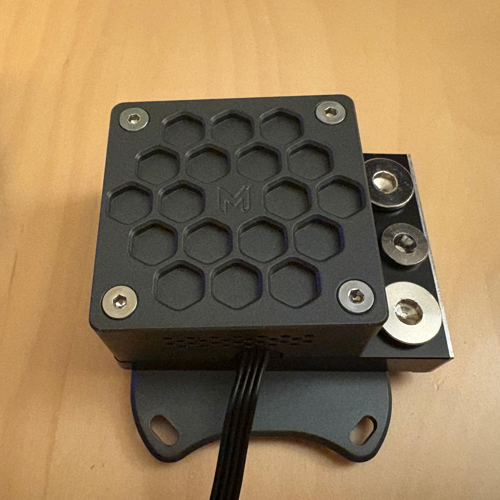 Modultra LOBO acetal pump block w/ emitter heatsink and EK DDC 4.1 for AM5