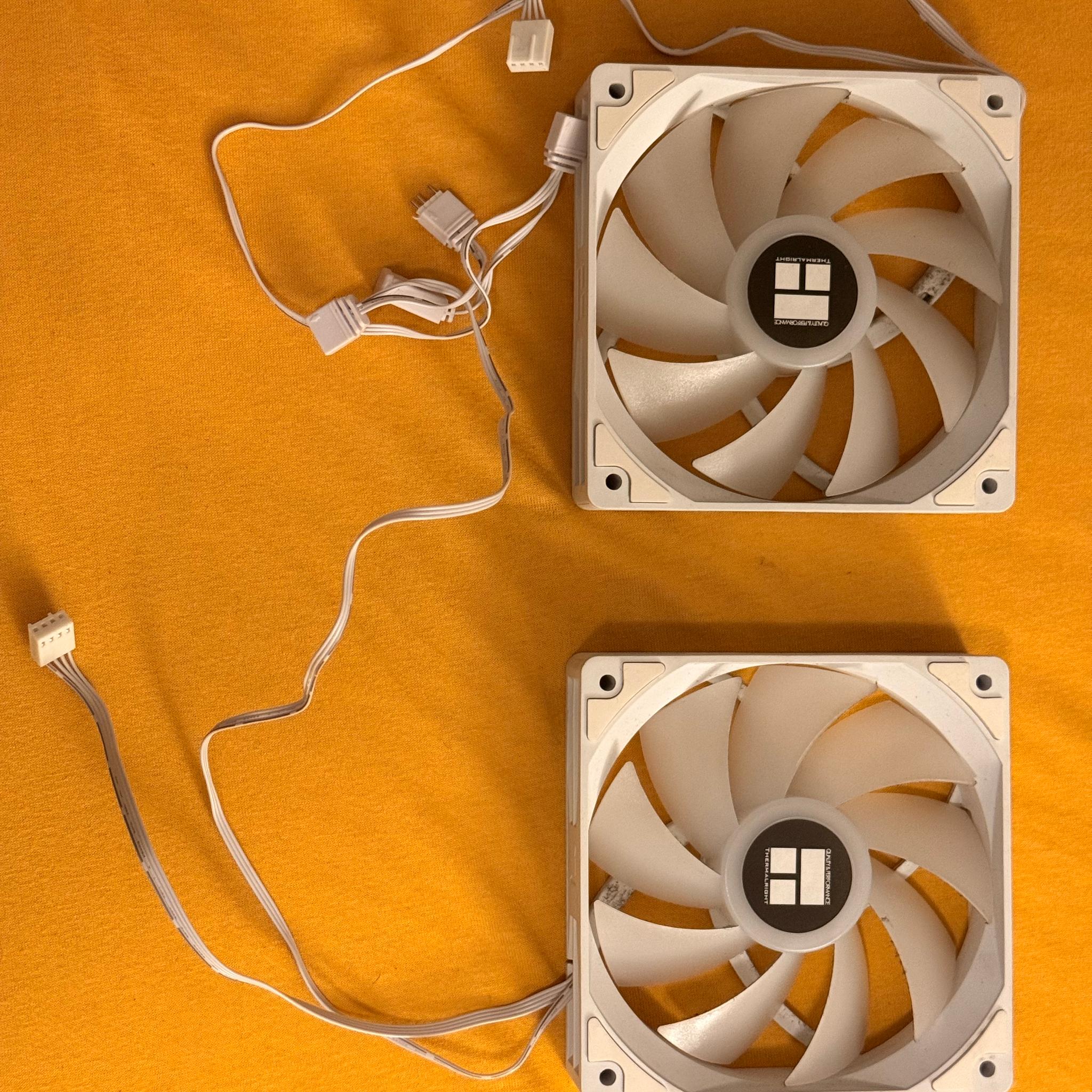 2x NZXT RF-Q12CR Case Fans 2x Thermalright TL-C12CW RGB Case Fans