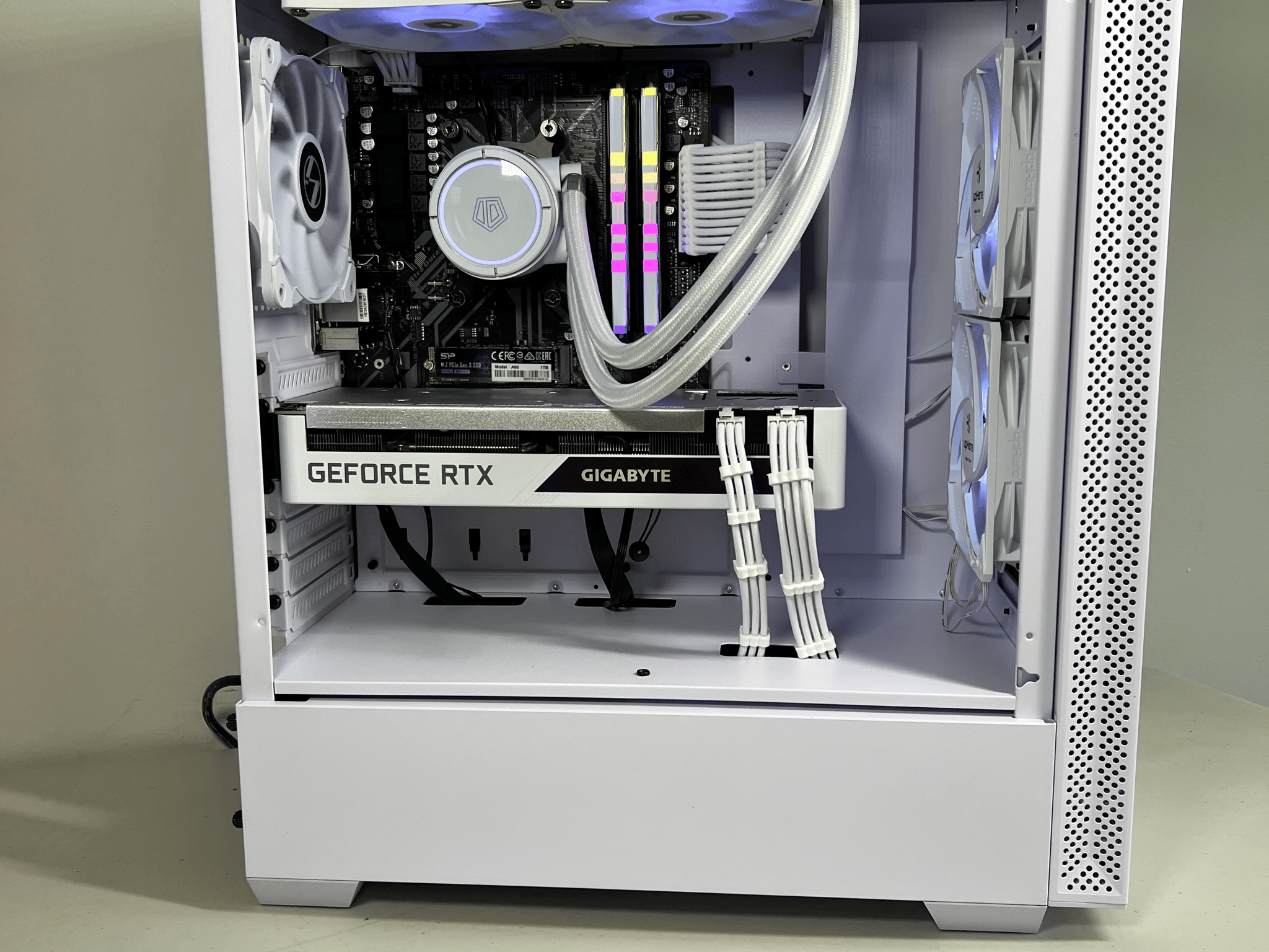 White Vision Ryzen 5600X | Rtx 3070 Gaming PC