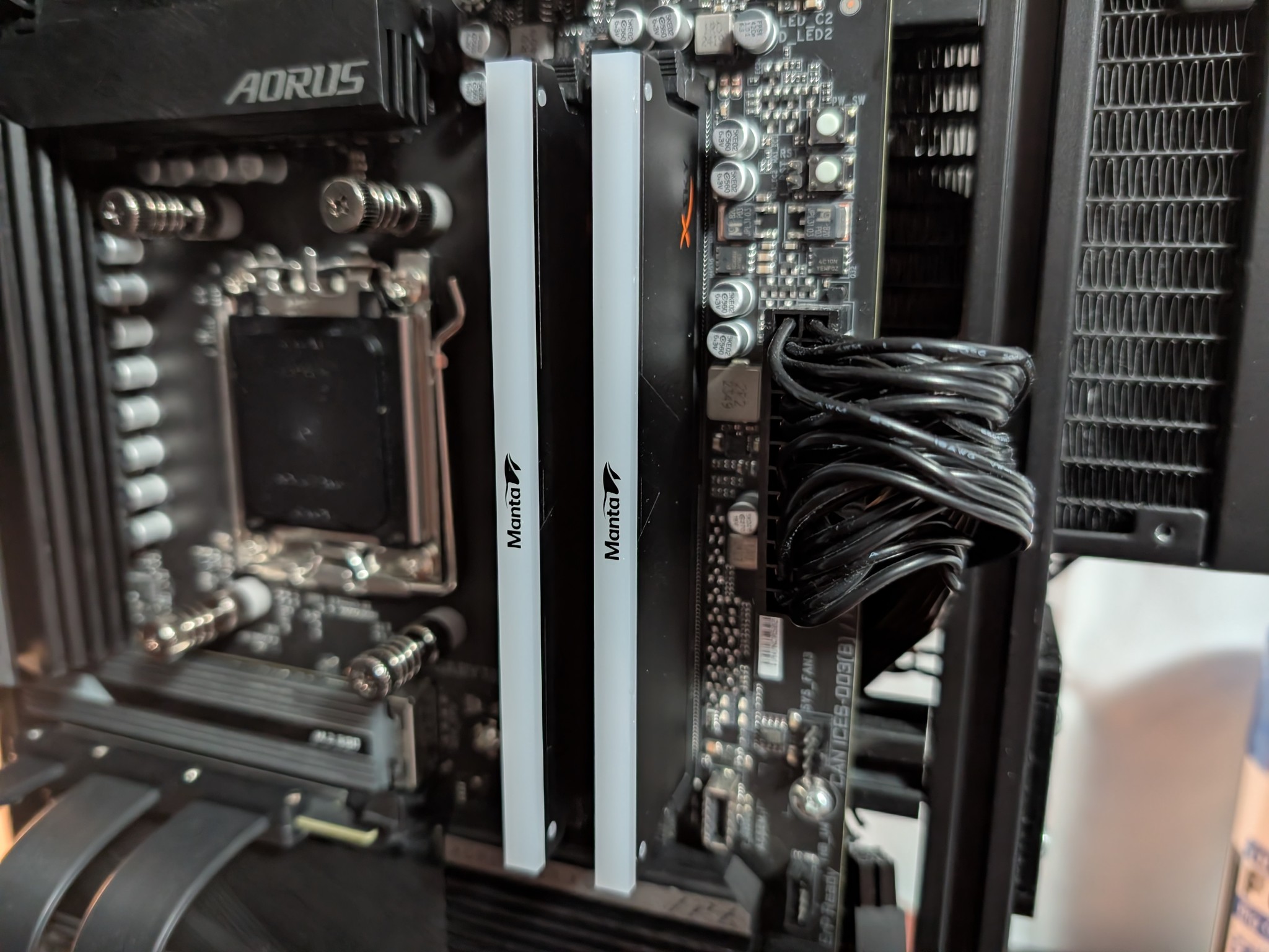 V-Color Manta XSky RGB 32GB (2x16GB) DDR5-6000 CL26 RAM