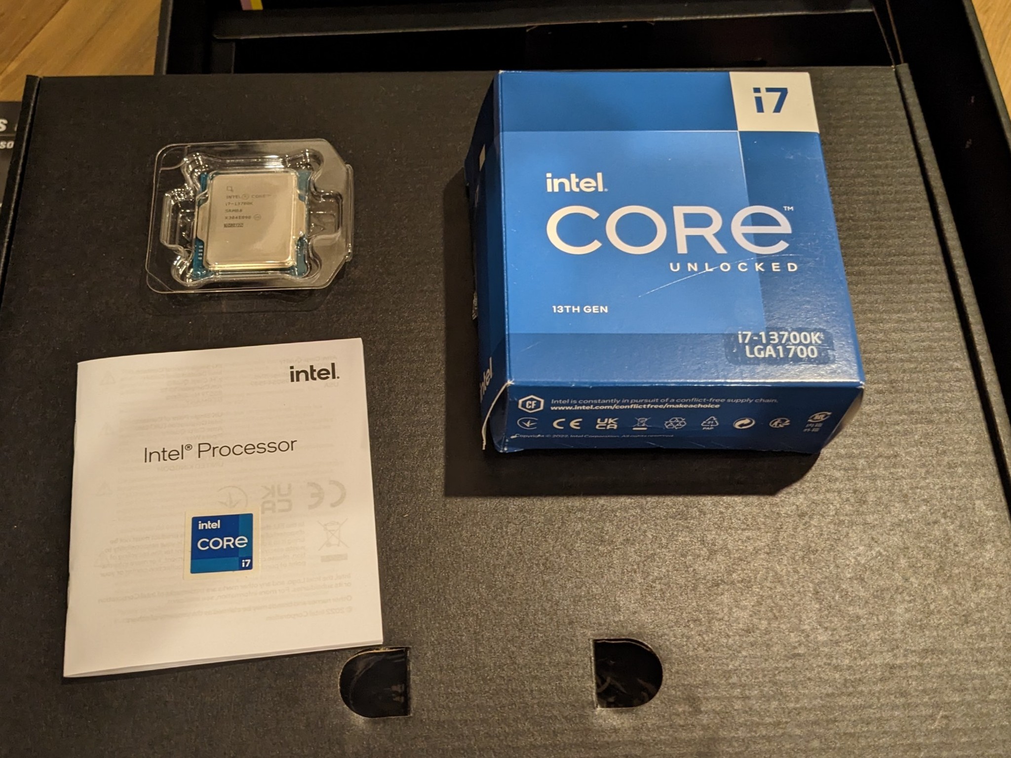 Intel Core i7-13700K w/ ASUS ROG Strix Z690-E Gaming WiFi 6E