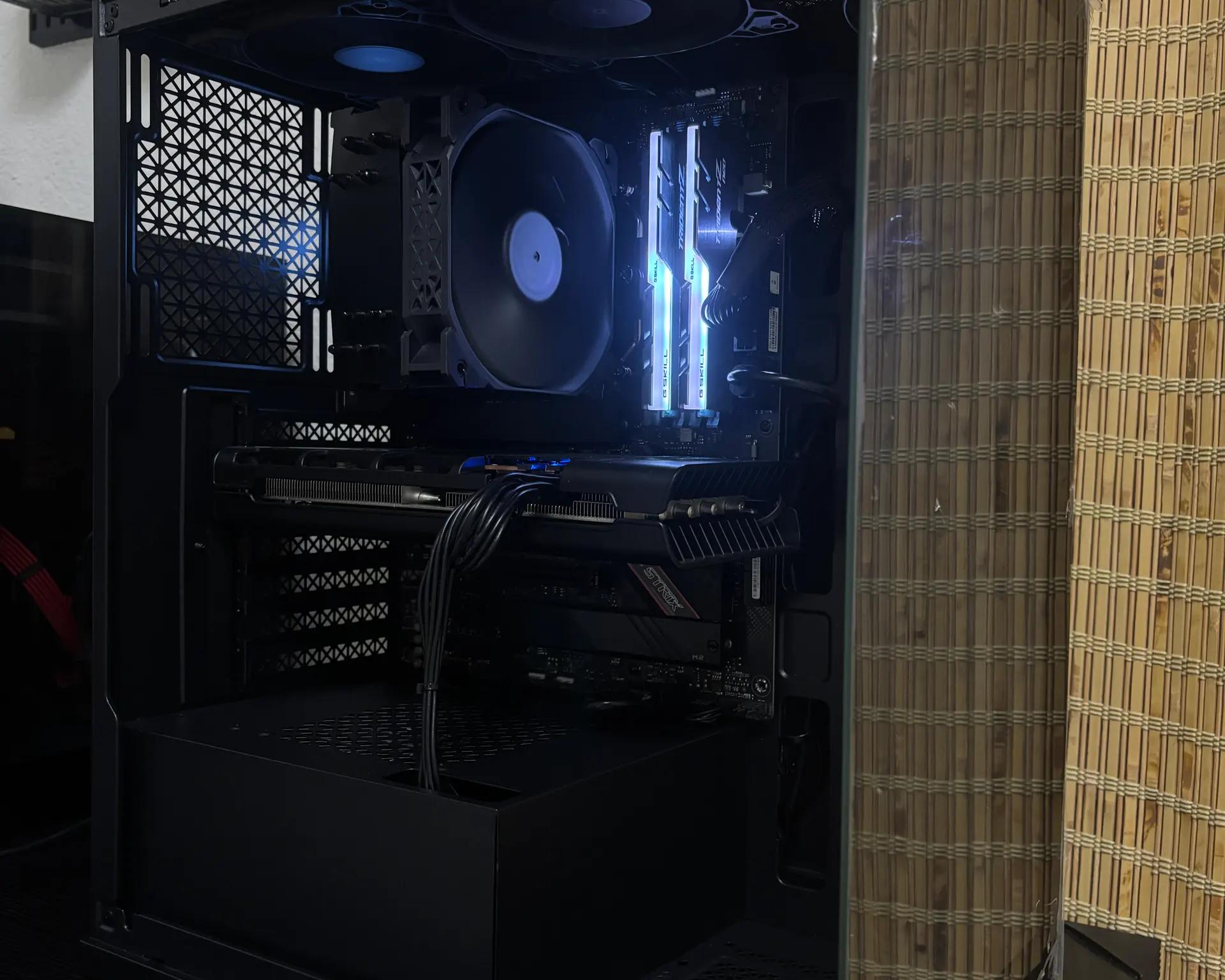 ⚫Silent Black⚫| Ryzen 5 5600 CPU | RX 5700 Graphics Card | High Performance