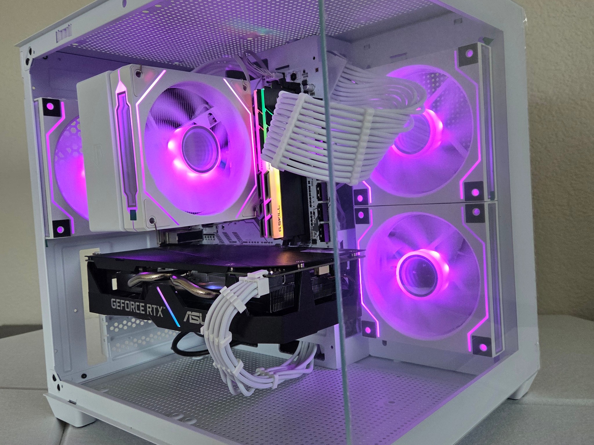 ❄️ Frost Neon Flow – RTX 2060 12GB Gaming PC 🤍