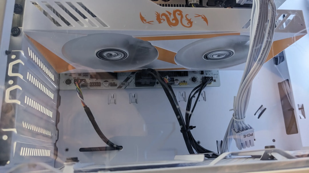 RTX 2060 Super, Ryzen 5 5600X, 2x8GB 3000mz 512GB NVMe All White
