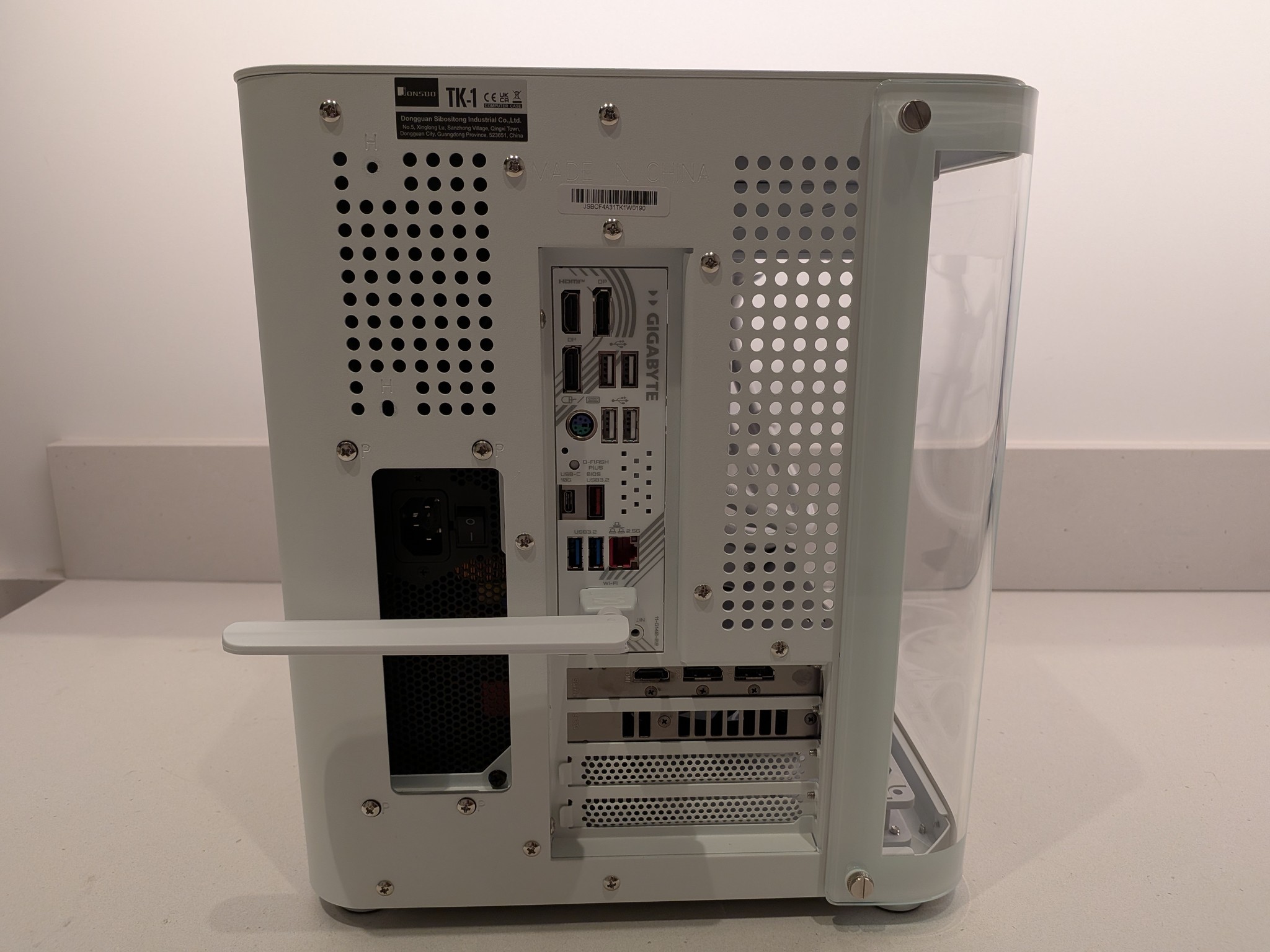 Bomb Devil AMD - RX 9060 XT 16GB, Ryzen 5 9600X, 32 GB DDR5 RAM, 2 TB Gen 5 NVME, RGB, Liquid Cooled