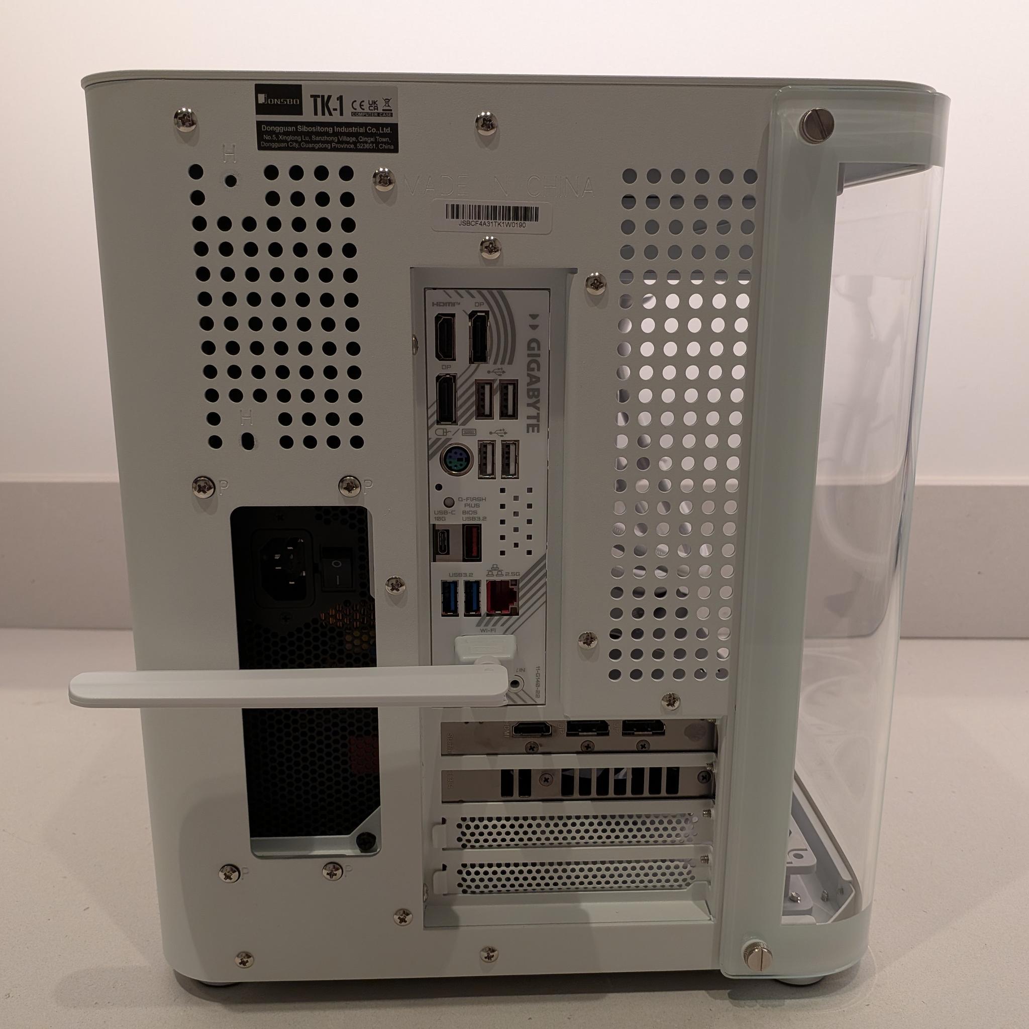 Bomb Devil AMD - RX 9060 XT 16GB, Ryzen 5 9600X, 32 GB DDR5 RAM, 2 TB Gen 5 NVME, RGB, Liquid Cooled