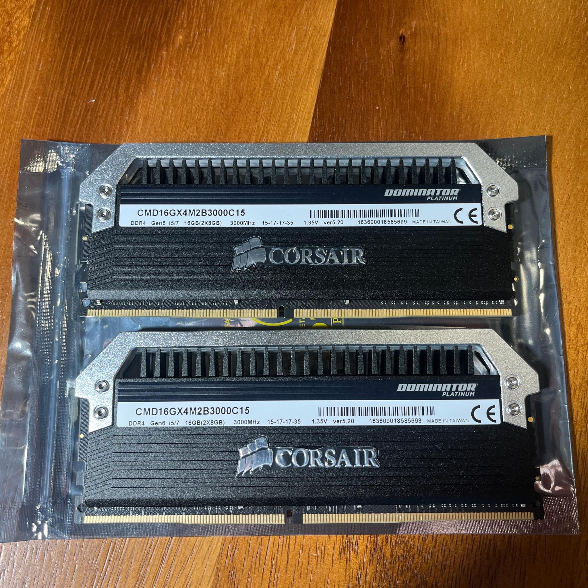 Corsair Dominator Platinum DDR4 16GB (2x8GB) 3000 MHz CMD16GX4M2B3000C15
