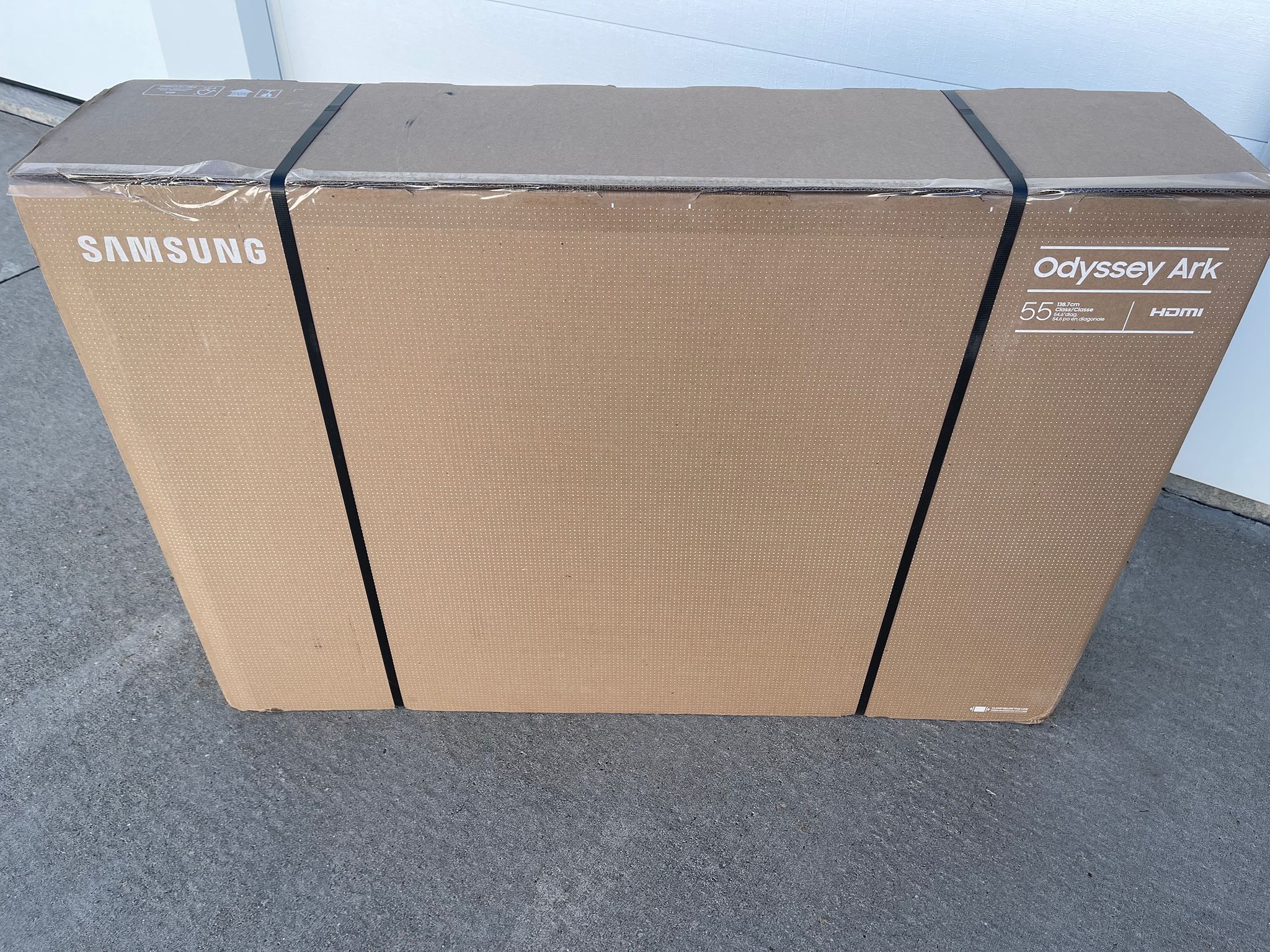 Samsung 55” Odyssey Ark 4K UHD 165Hz 1ms Quantum Mini-LED Curved Gaming Screen