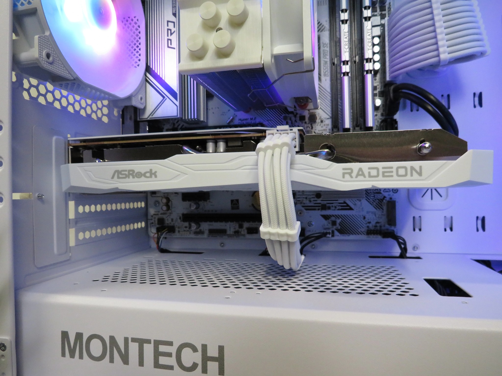 WHITE OUT: All New Parts! Ryzen 5 5600 + AMD RX 6600 + 16 GB RAM + 1 TB NVME SSD