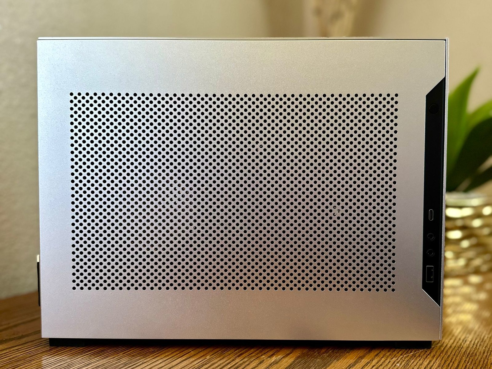 SFF PC RTX 5070 TI + R7X3D