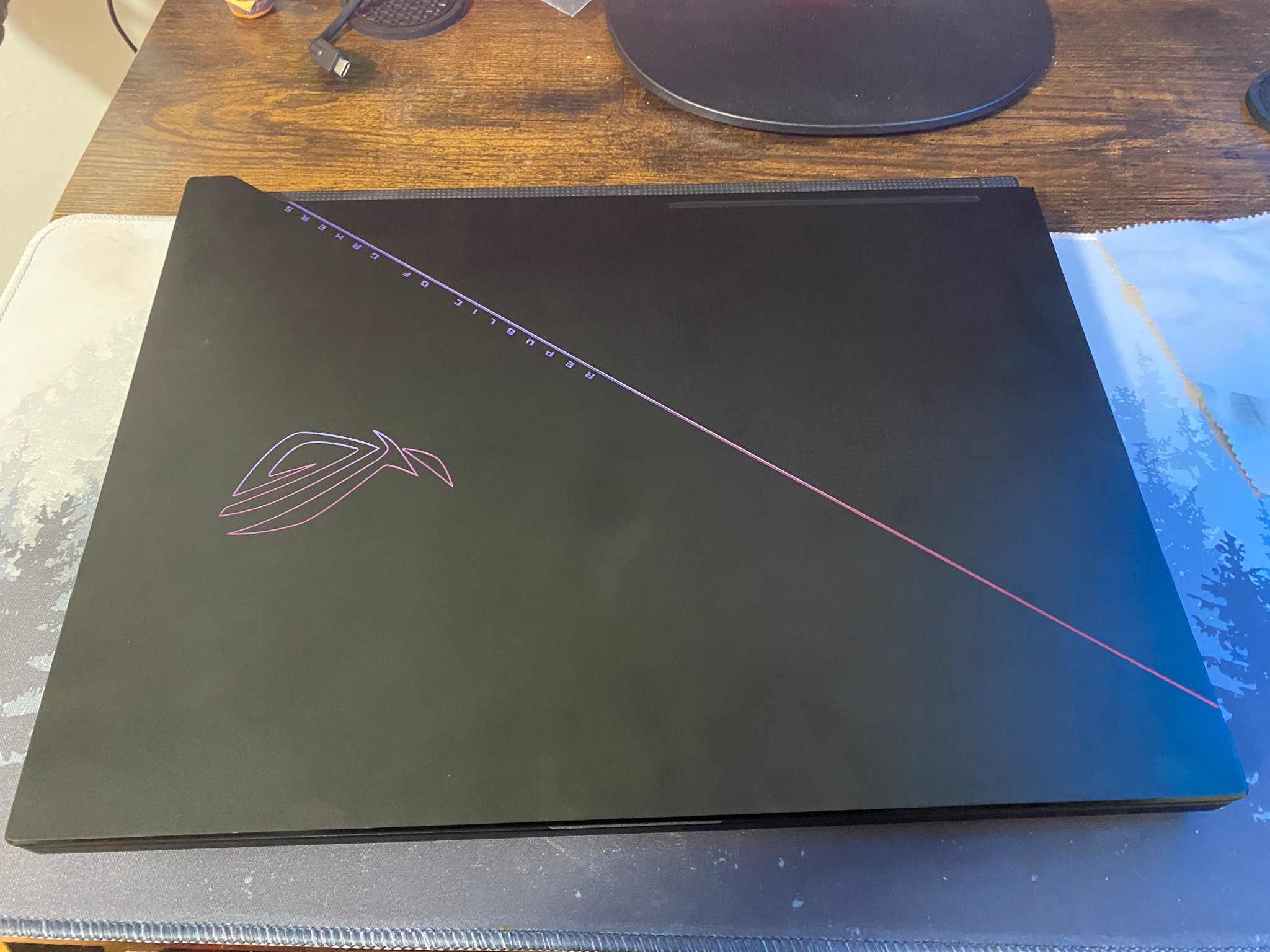 Asus ROG Zephyrus Duo 16 Ryzen 9 6900HX, 3080ti (16GB), 32GB, 1TB, MiniLED