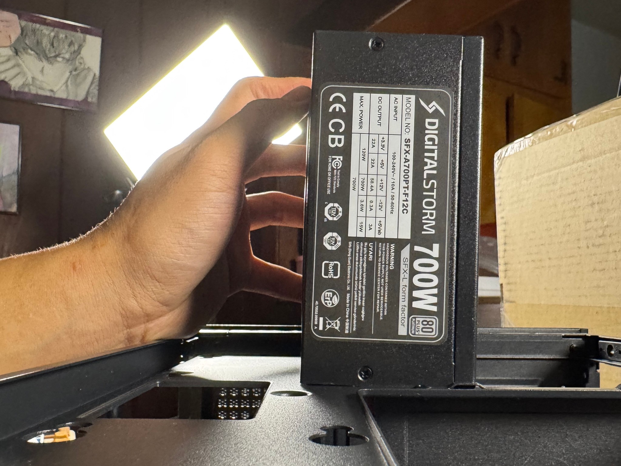 HYTE REVOLT 3 + 700W 80+ Platnium PSU