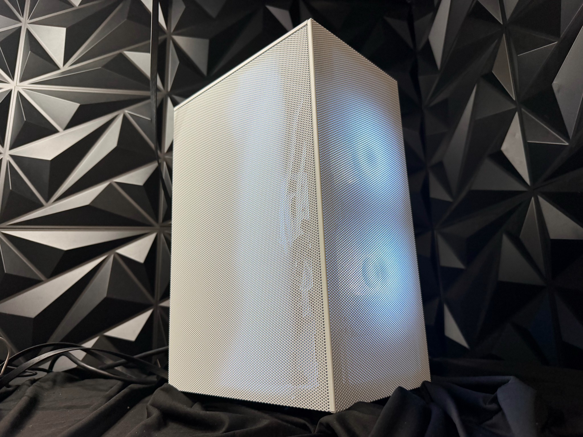 🥛❄️ THE MILK MINI ❄️🥛Ryzen 5 7500X3D| RX 9060XT 16 GB| 32 GB DDR5| 1 TB NVMe| 650W PSU