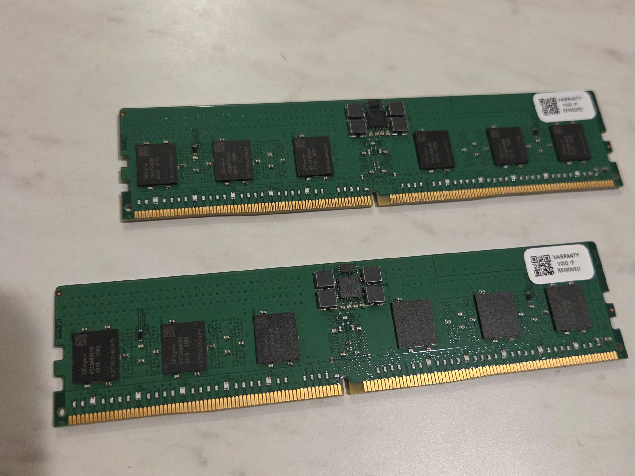 SK Hynix DDR5-4800 UDIMMs (HMCG78AEBRA107N, 32GB (2x16GB))