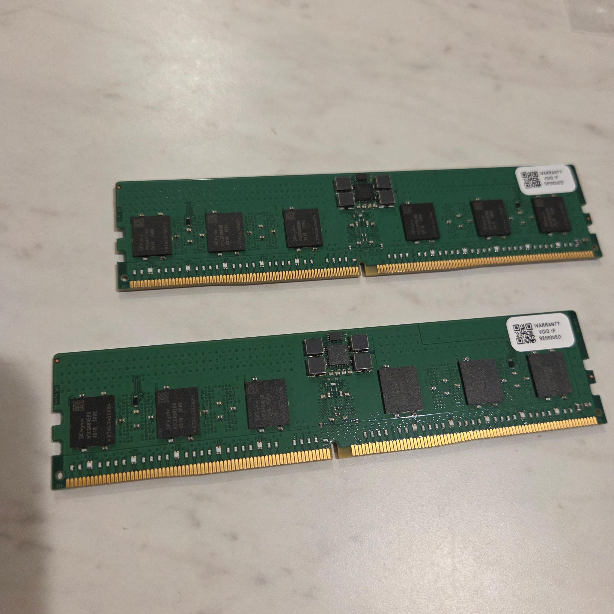 SK Hynix DDR5-4800 UDIMMs (HMCG78AEBRA107N, 32GB (2x16GB))