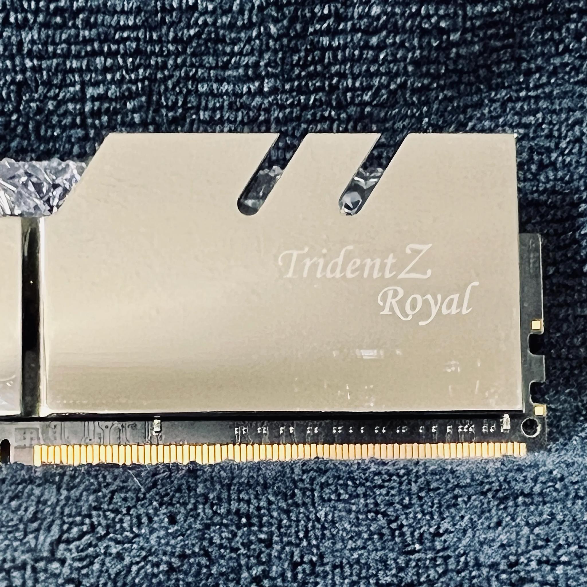 Trident Z Royal 32GB (2x16GB) DDR4-3200 CL16