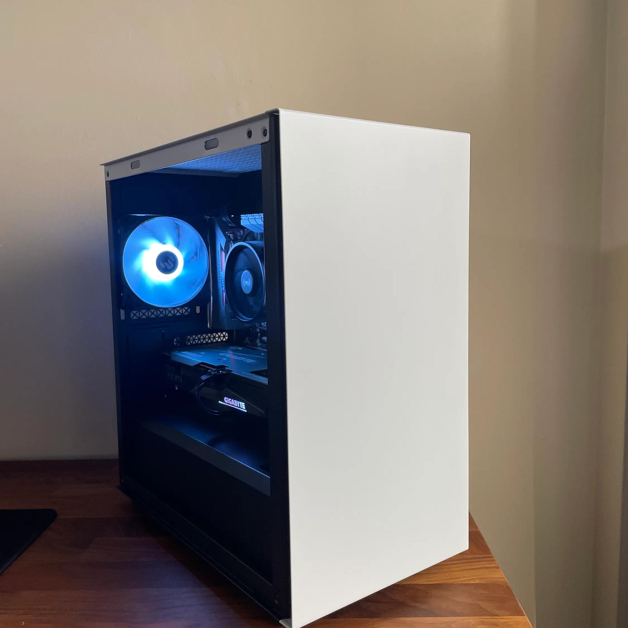 The Mini Legend // RTX 3060 12GB // Ryzen 5 5500