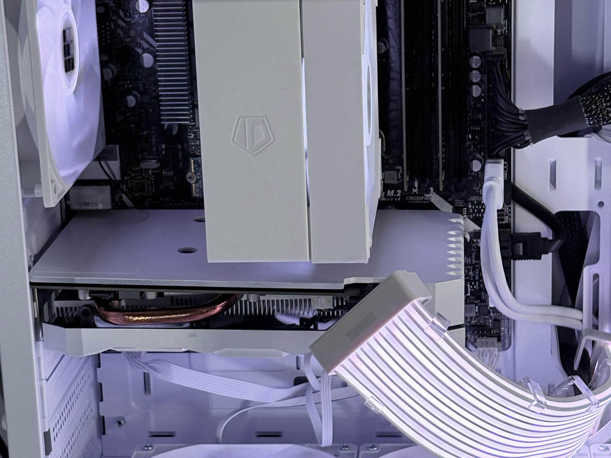 White Custom Gaming PC Build / I7 + 1660 Super /