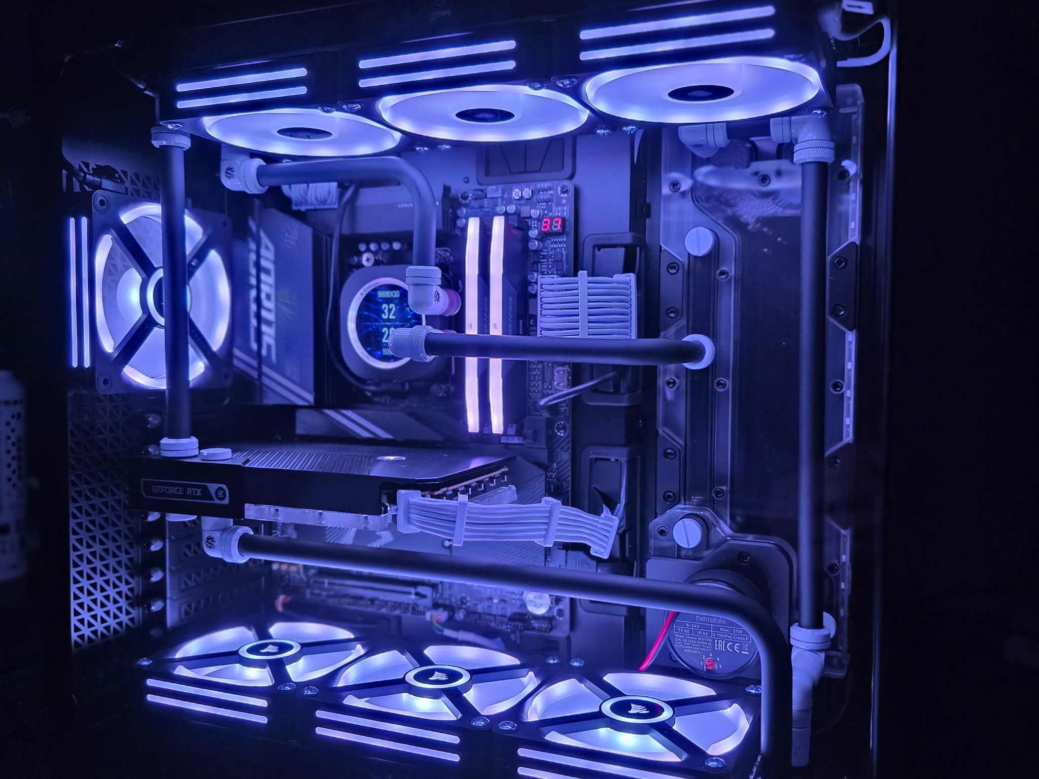 GeForce RTX 5090 /Ryzen 7 9800X3D Custom Gaming / Workstation PC