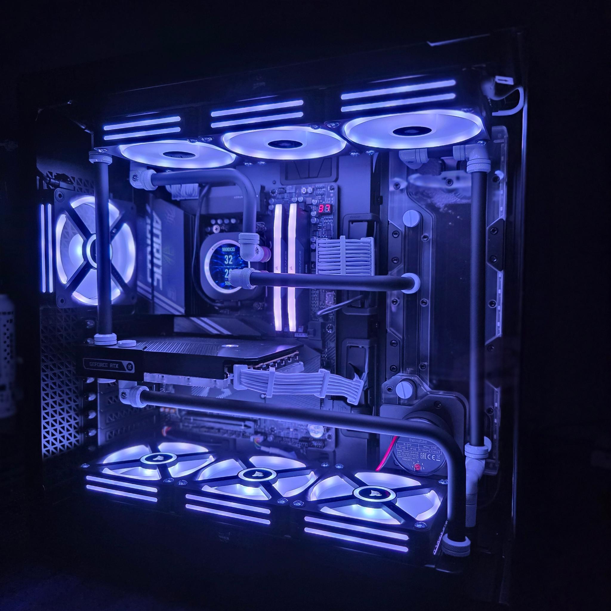 GeForce RTX 5090 /Ryzen 7 9800X3D Custom Gaming / Workstation PC