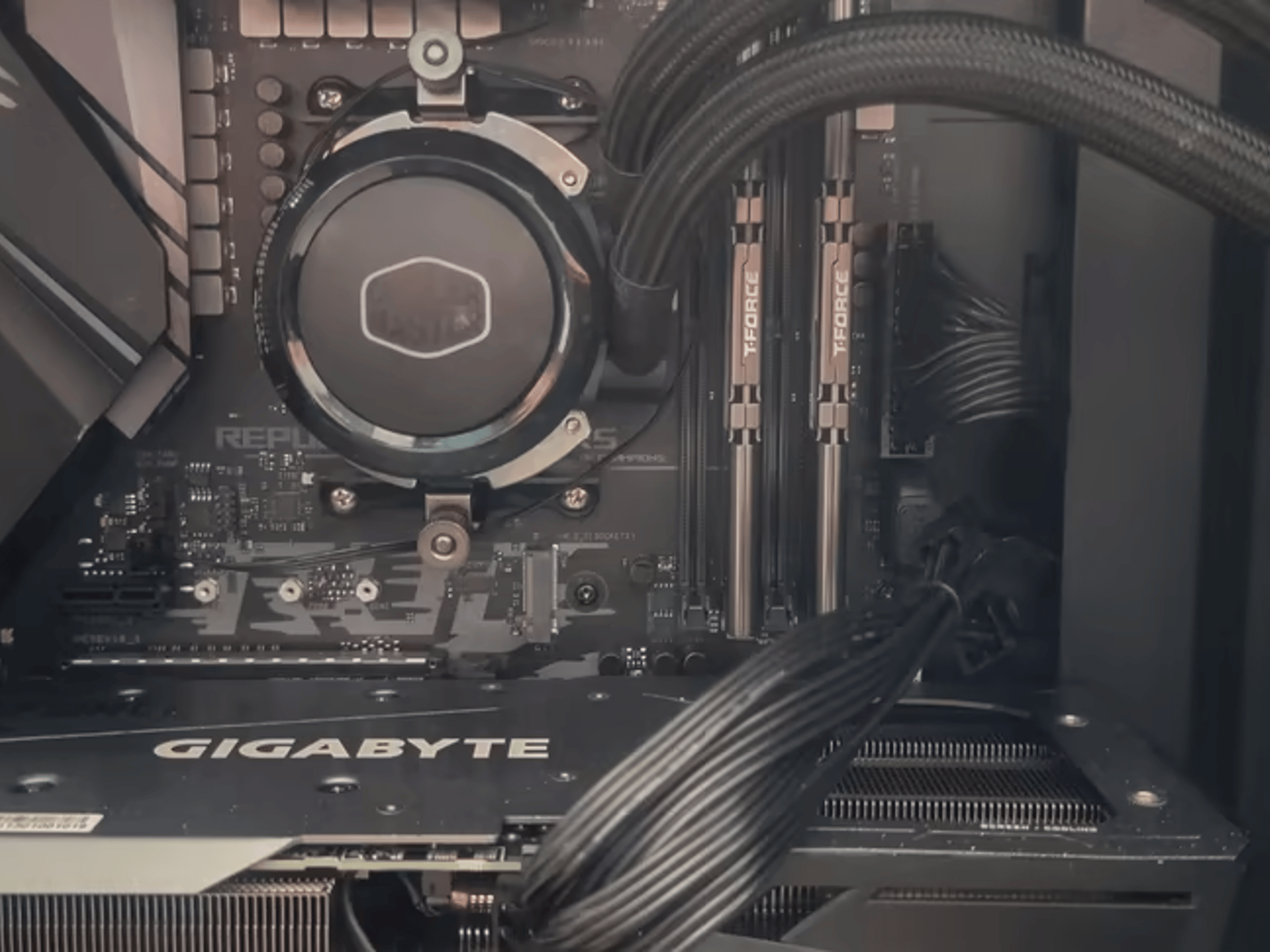 Glowstick | Ryzen 5 5800x & RTX 3060 Gaming PC