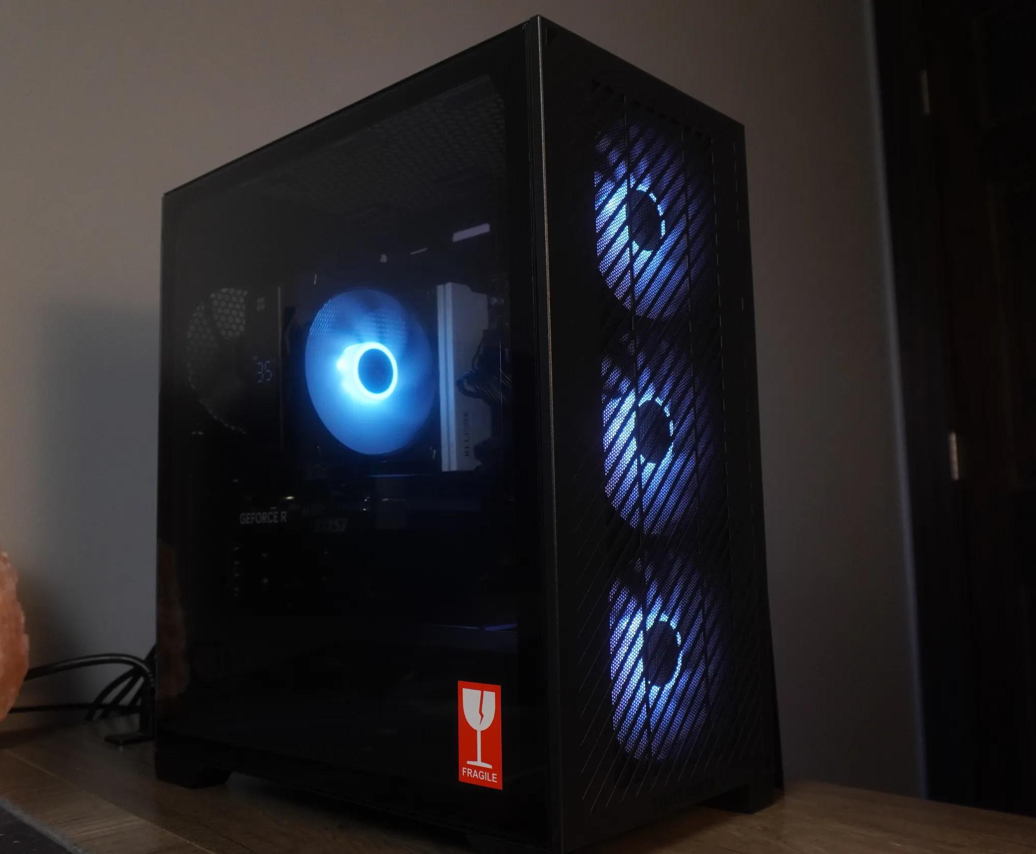 🖤STEALTH🖤 1440/1080p NEW GEN GAMING MACHINE 💚RTX 5060 🧡 Ryzen 5 3600 | 32GB | 1TB | WIFI
