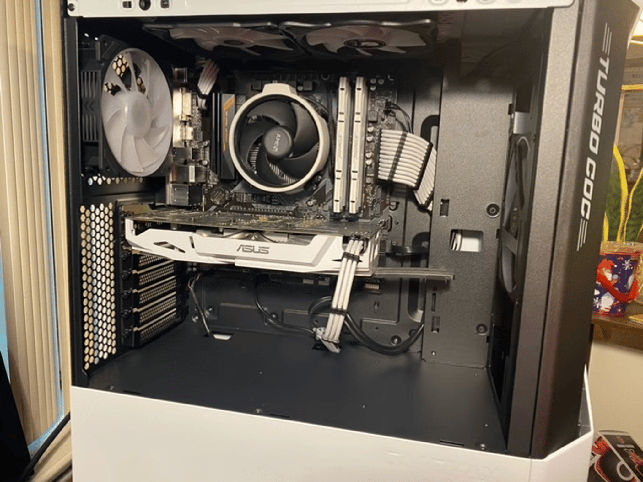 White Turbo COC Ryzen 5 1060 3GB