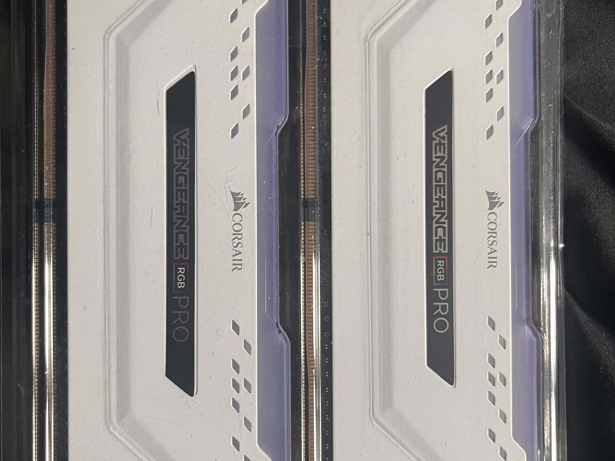 Corsair Vengeance RGB Pro 16GB (2x8GB) DDR4 3200MHz C16 LED Desktop Memory - White