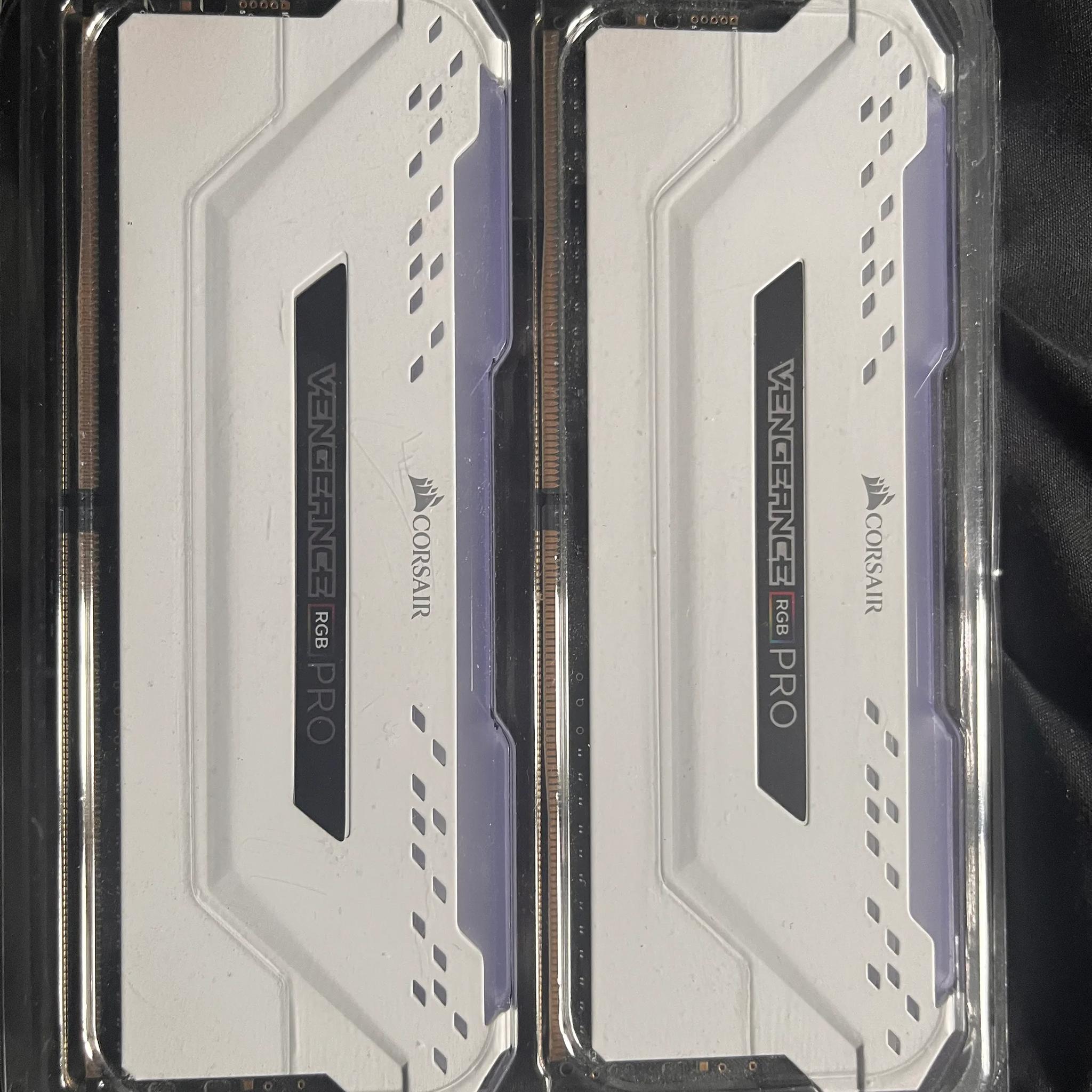 Corsair Vengeance RGB Pro 16GB (2x8GB) DDR4 3200MHz C16 LED Desktop Memory - White