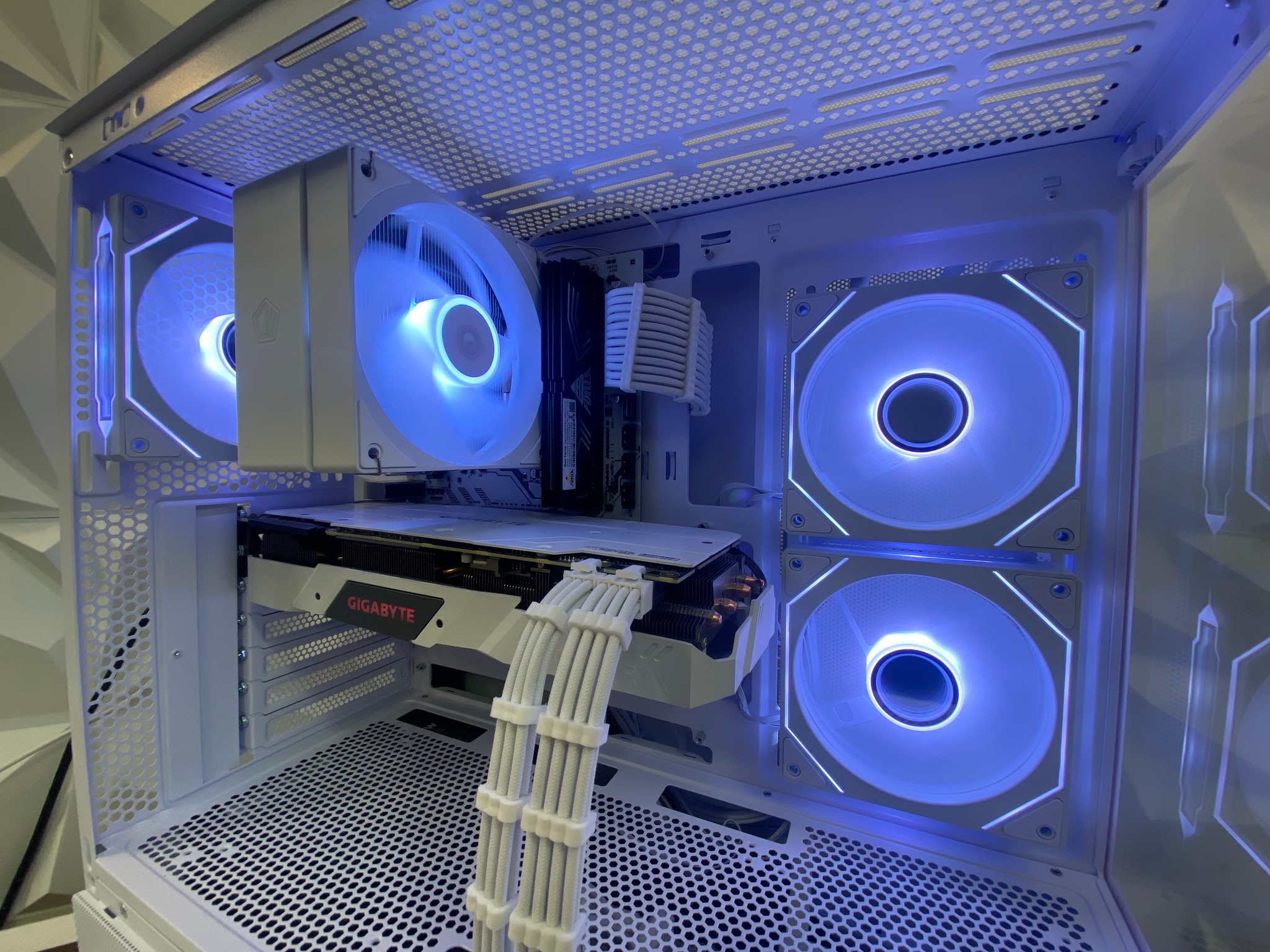 🎅🎅 White Elite Build – Ryzen 7 2700X + RTX 2070 Super 8GB | 1080p/1440p High FPS Ready