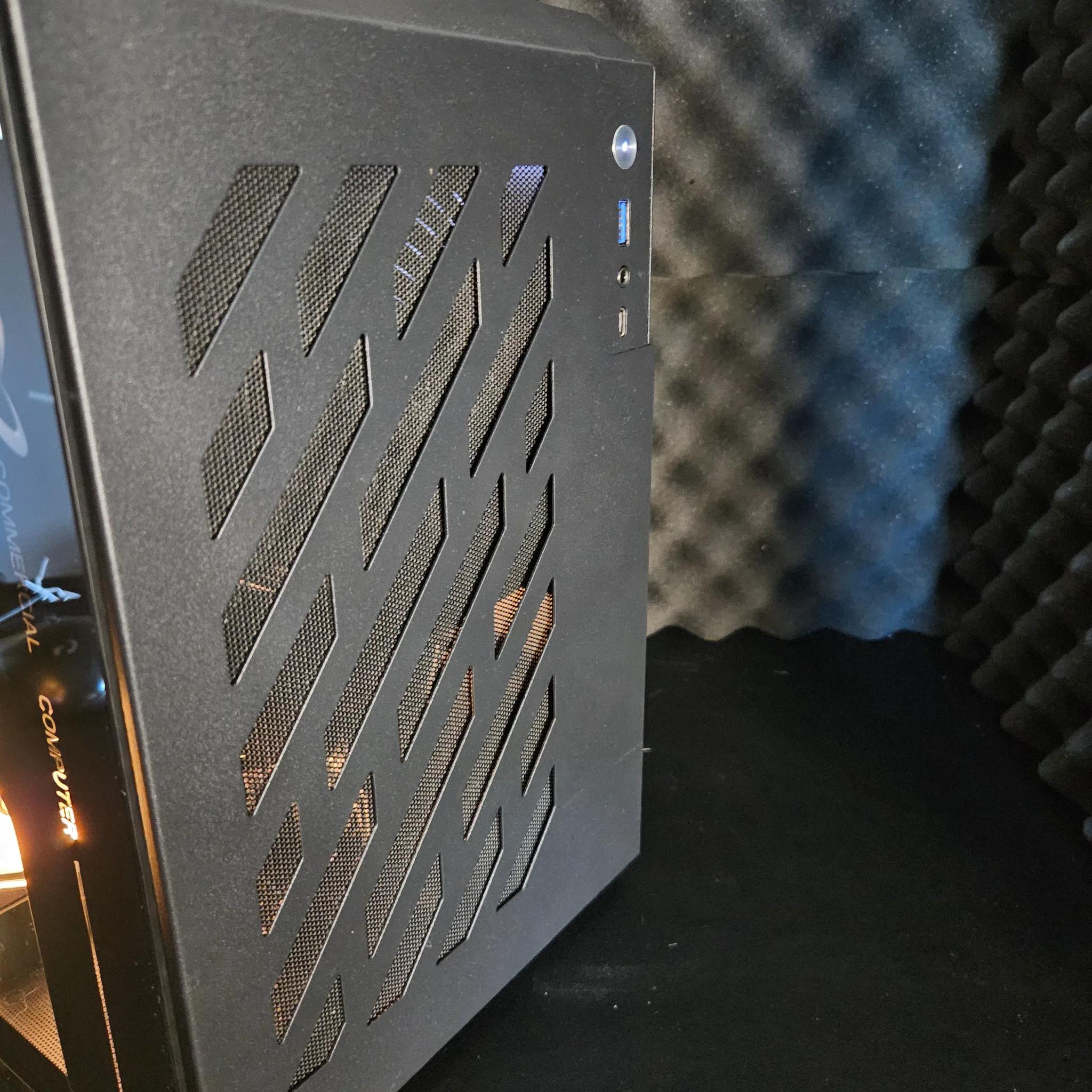 Scratch sale!! Portable liquid cooled RIG Ryzen 7 7800X3D / 32GB / 2TB SSD / RTX3060