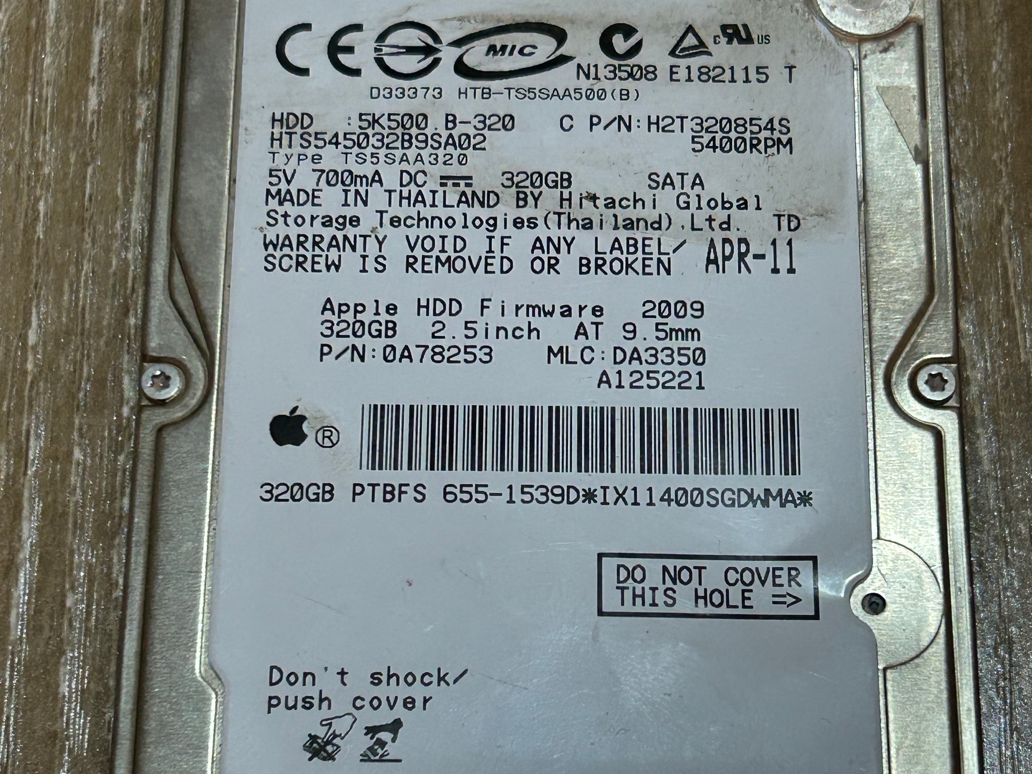 APPLE HITACHI HTS545032B9SA02 320GB SATA HARD DRIVE P/N: 0A78253  MLC: DA3350