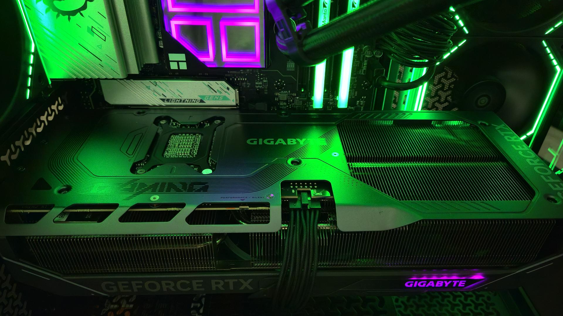 9800X3D - RTX 5070 Ti OC - 32GB DDR5 6000 - 2TB Gen4 NVMe - Custom