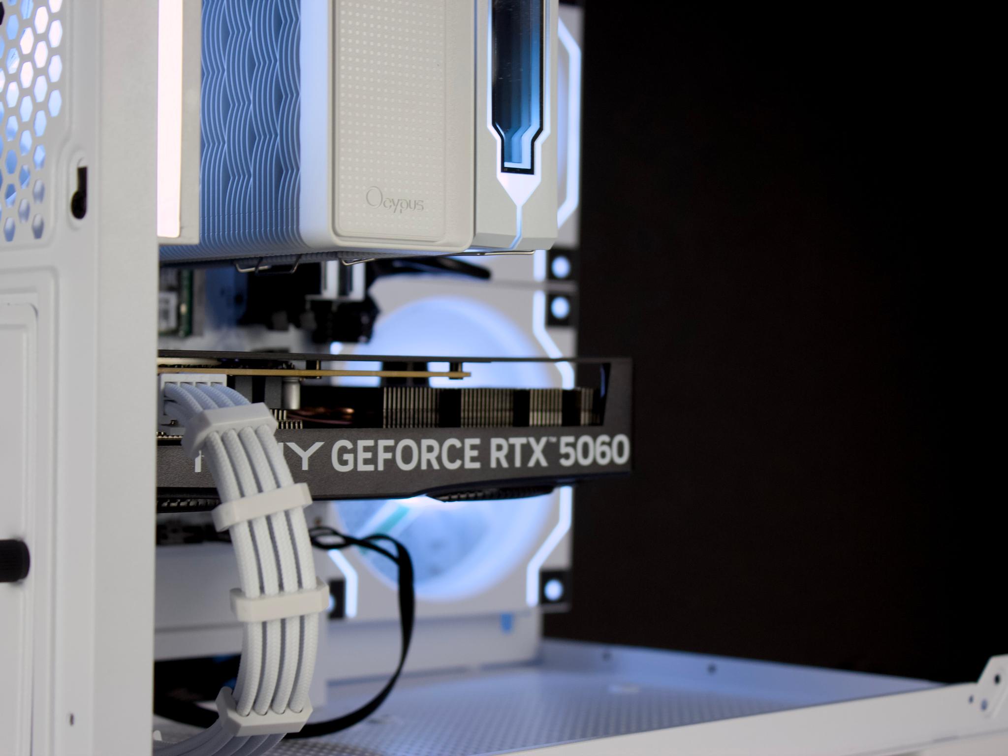 🧊❄️🧊 White Gaming PC – RTX 5060, Ryzen 5 5600X, 32GB RAM, 1TB SSD - WiFi, BlueTooth 🧊❄️🧊