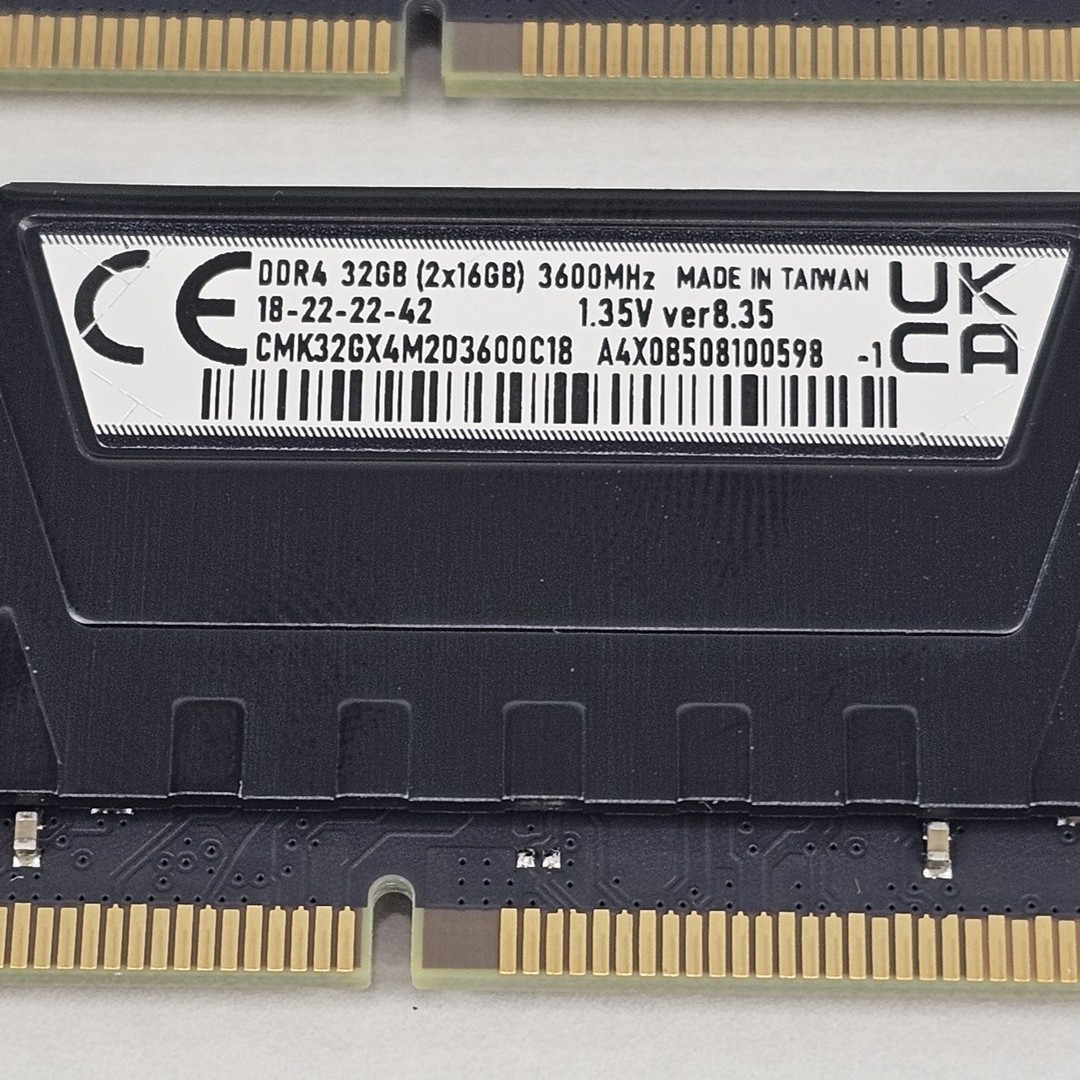32GB DDR4 (2x16GB) CL18 3600MT/s Corsair Vengeance LPX | Jawa