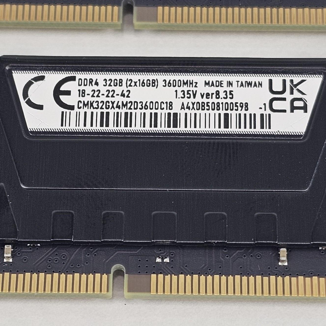 32GB DDR4 (2x16GB) CL18 3600MT/s Corsair Vengeance LPX